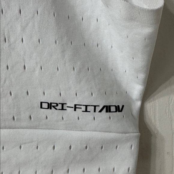 Nike AeroSwift Cropped Running Sport Top Size Medium - Picture 6 of 9